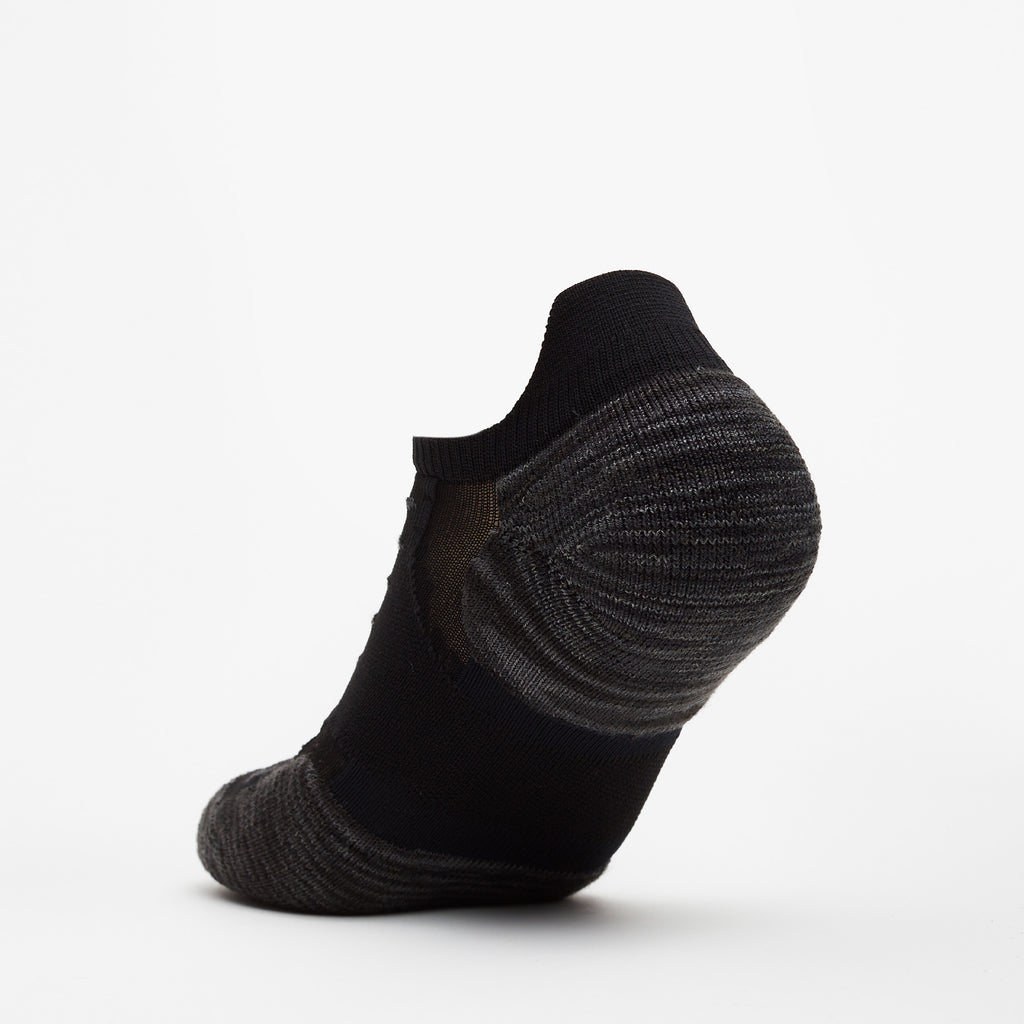 Thorlo Experia TECHFIT Light Cushion No-Show Tab Socks | #color_black