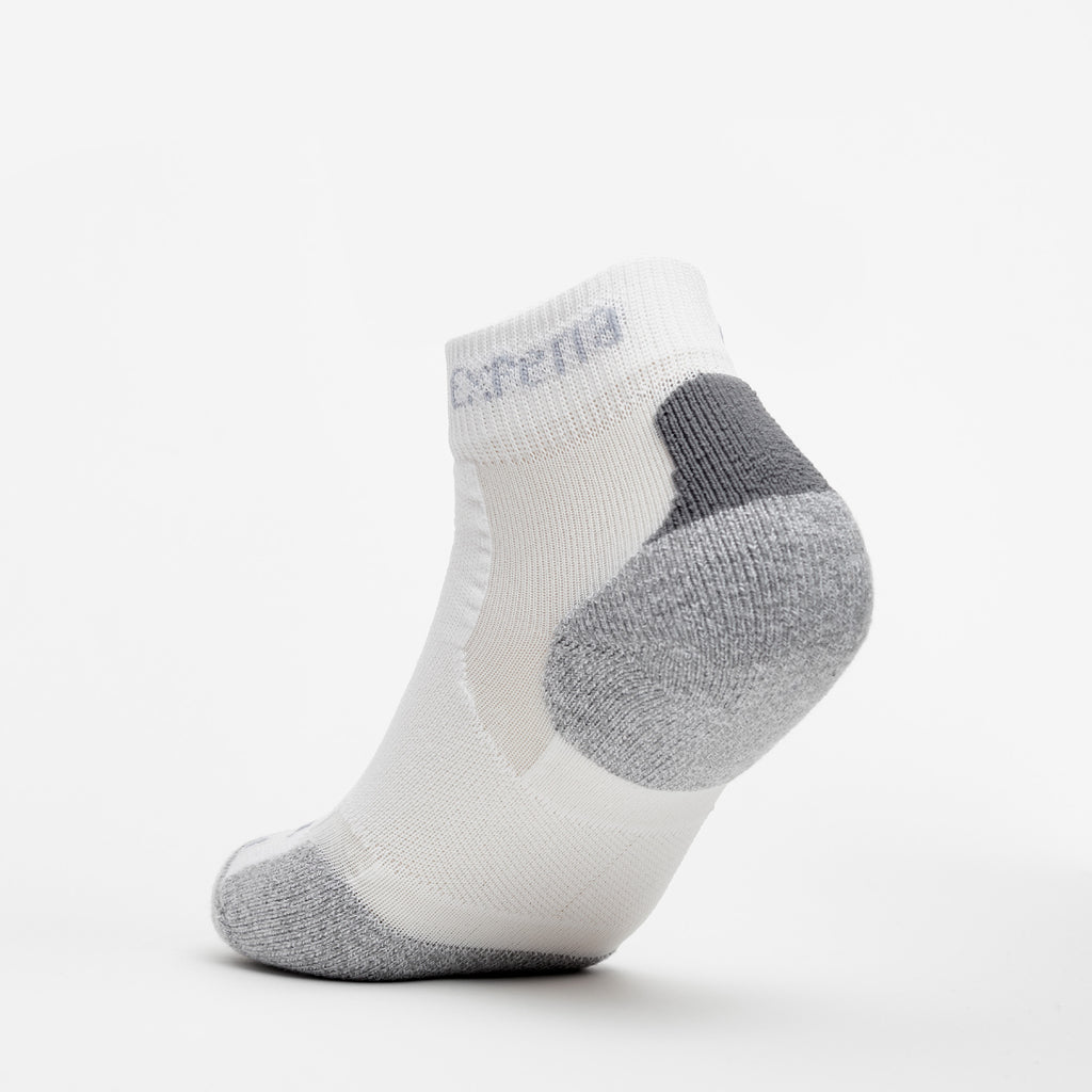Thorlo Experia TECHFIT Light Cushion Ankle Socks | #color_white