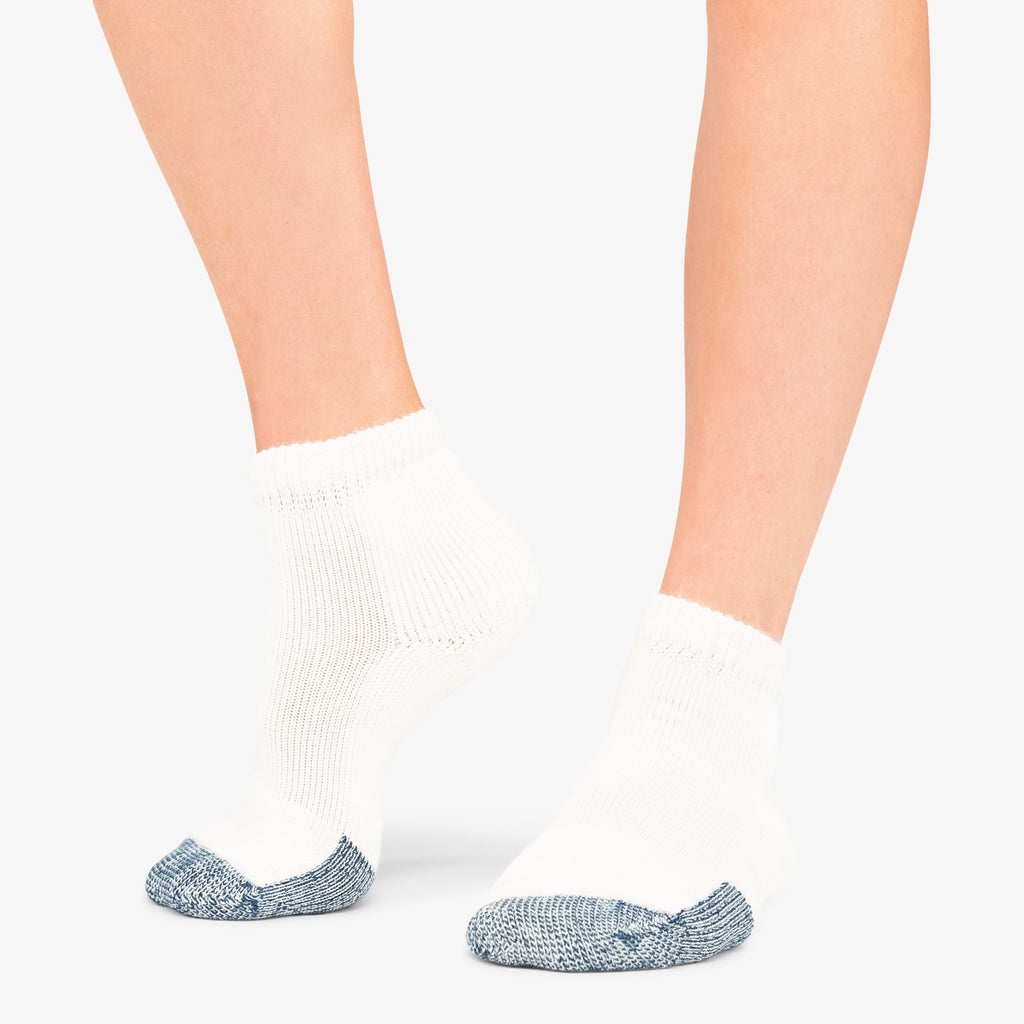 Thorlo Maximum Cushion Ankle Basketball Socks | #color_white
