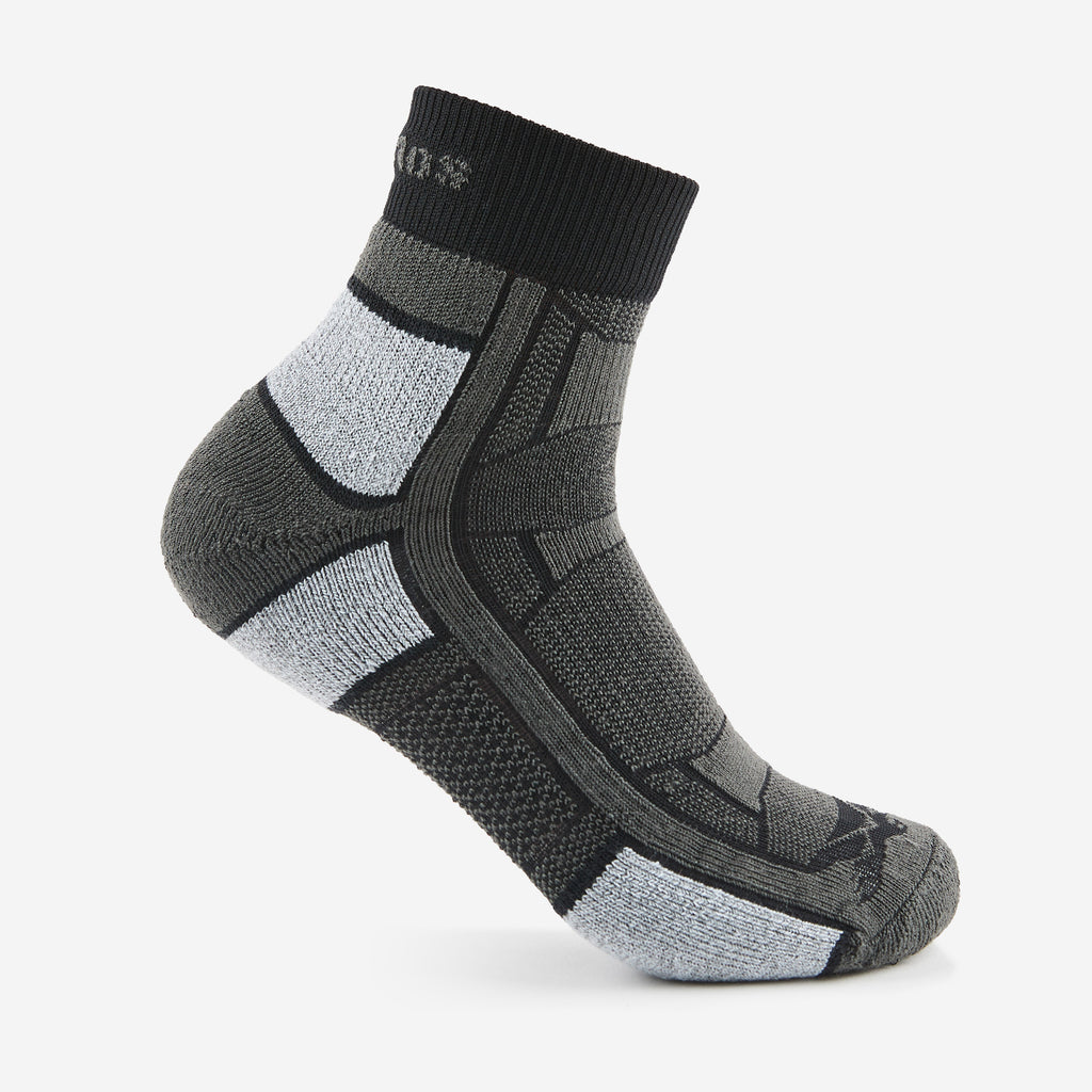 Thorlo Light Cushion Ankle Trail Running Socks | #color_pitch black