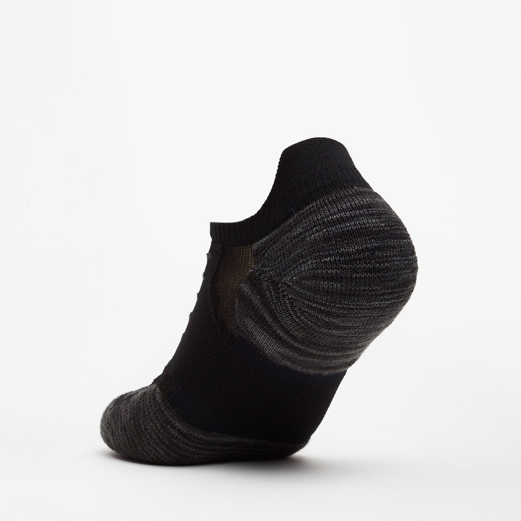 Thorlo Experia TECHFIT Light Cushion No-Show Tab Rocket Grip Socks | #color_Black