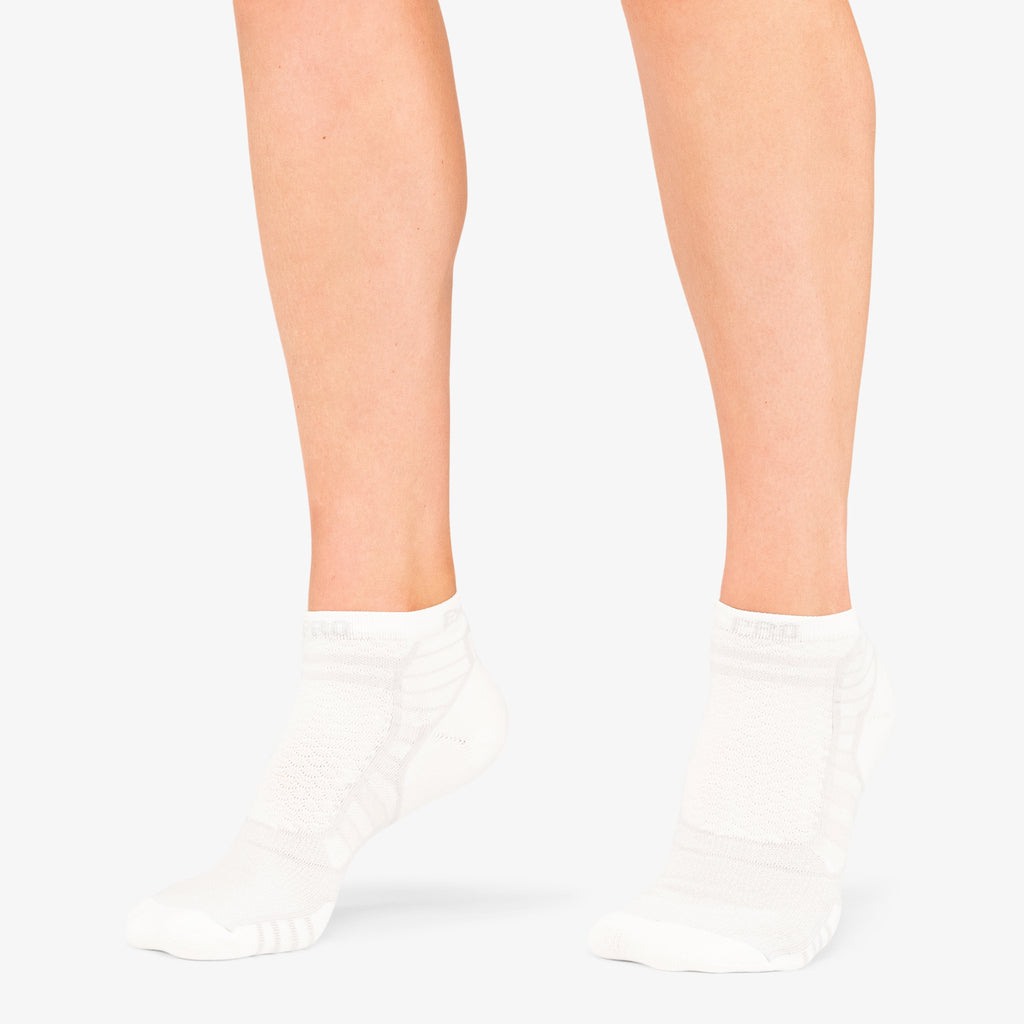 Thorlo Experia PROLITE Ultra-Light Cushion Tab No-Show Socks | #color_White